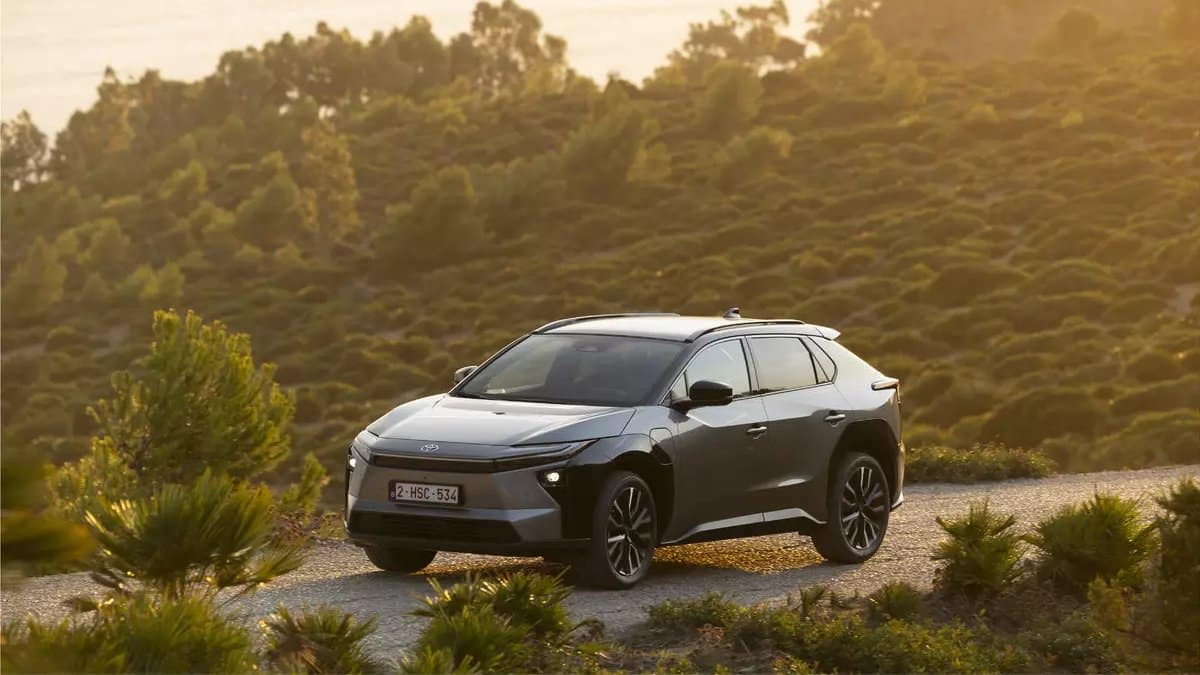 Toyota bZ4X Yenilenen Tasarımı ve Gelişmiş Elektrikli Performansıyla Sahneye Çıkıyor