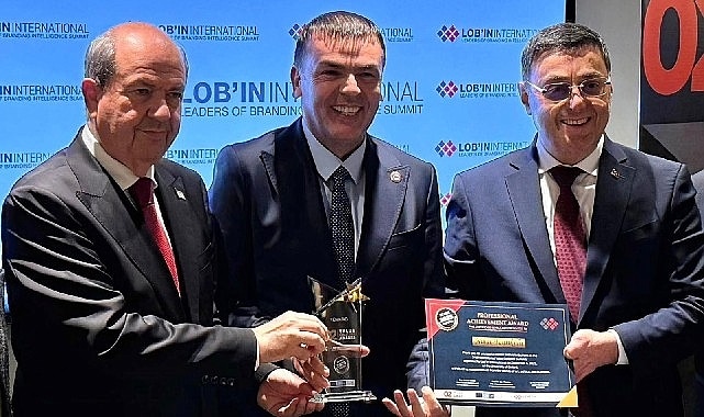 TÜMKİAD Oxford Zirvesi’nde Yılın STK Ödülünü Kazandı