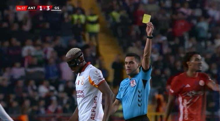 Victor Osimhen cezalı duruma düştü