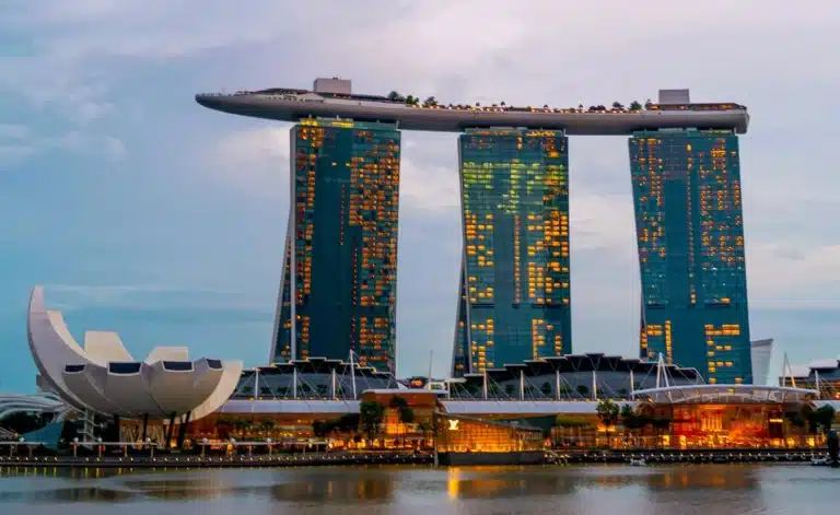 HSBC, Singapur Sigorta Biriminin Satışını Değerlendiriyor