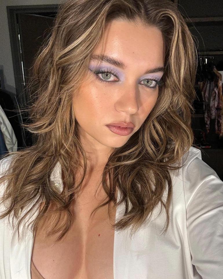 Afra Saraçoğlu’nun Hayatı ve Kariyeri