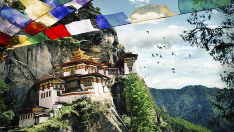 Bhutan Bayrağı, Konumu, Nüfusu, Dili ve Ekonomisi Hakkında Bilgiler