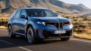 BMW iX3, artan talep nedeniyle Macaristan’daki üretim hızını artırıyor. Elektrikli