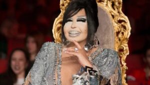 Bülent Ersoy’un sahneye çıkmadan önceki soyadı merak ediliyor. Ünlü sanatçının