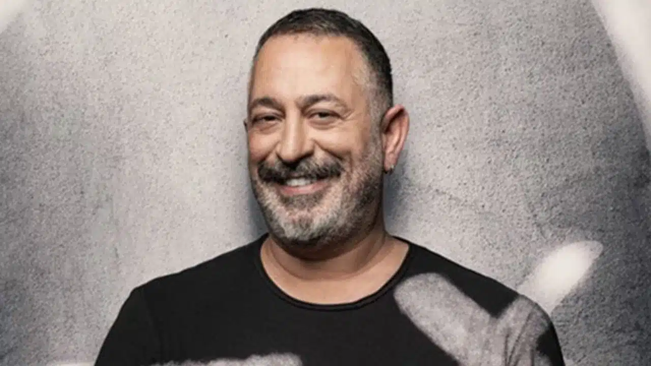 Cem Yılmaz’ın Yeni Gösterisi “CMXXIV” Nereden İzlenir? (Full HD İzleme Rehberi)