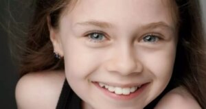 Çocuk oyuncu Damla Çolak hakkında yaşını, memleketini ve biyografisini öğrenin.