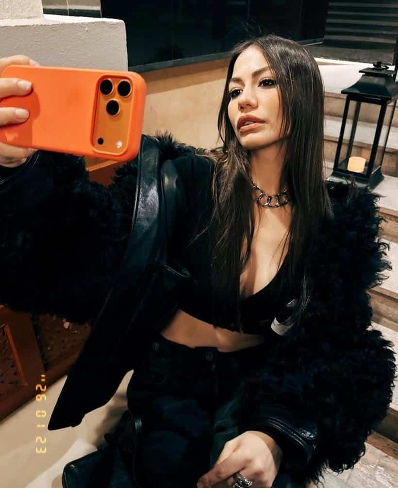 Eşref Rüya'nın Nisan'ı Demet Özdemir'den Dubai paylaşımları