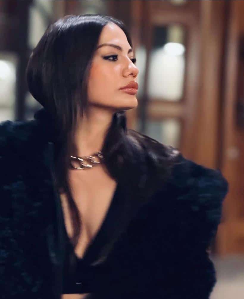 Eşref Rüya'nın Nisan'ı Demet Özdemir'den Dubai paylaşımları