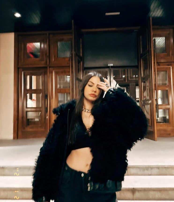 Demet Özdemir Dubai pozlarıyla sosyal medyada dikkat çekti