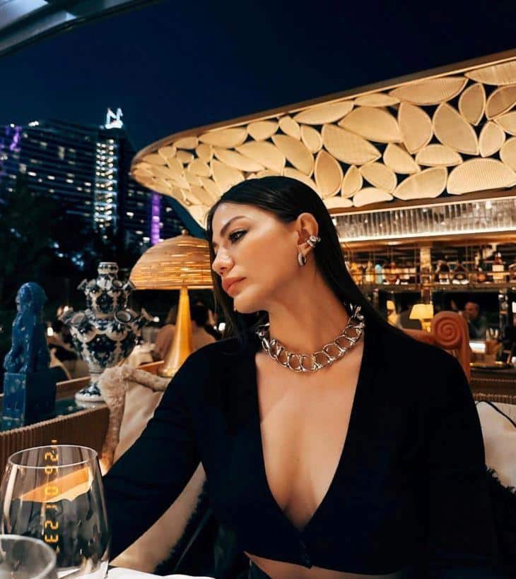 Demet Özdemir Dubai pozlarıyla sosyal medyada dikkat çekti