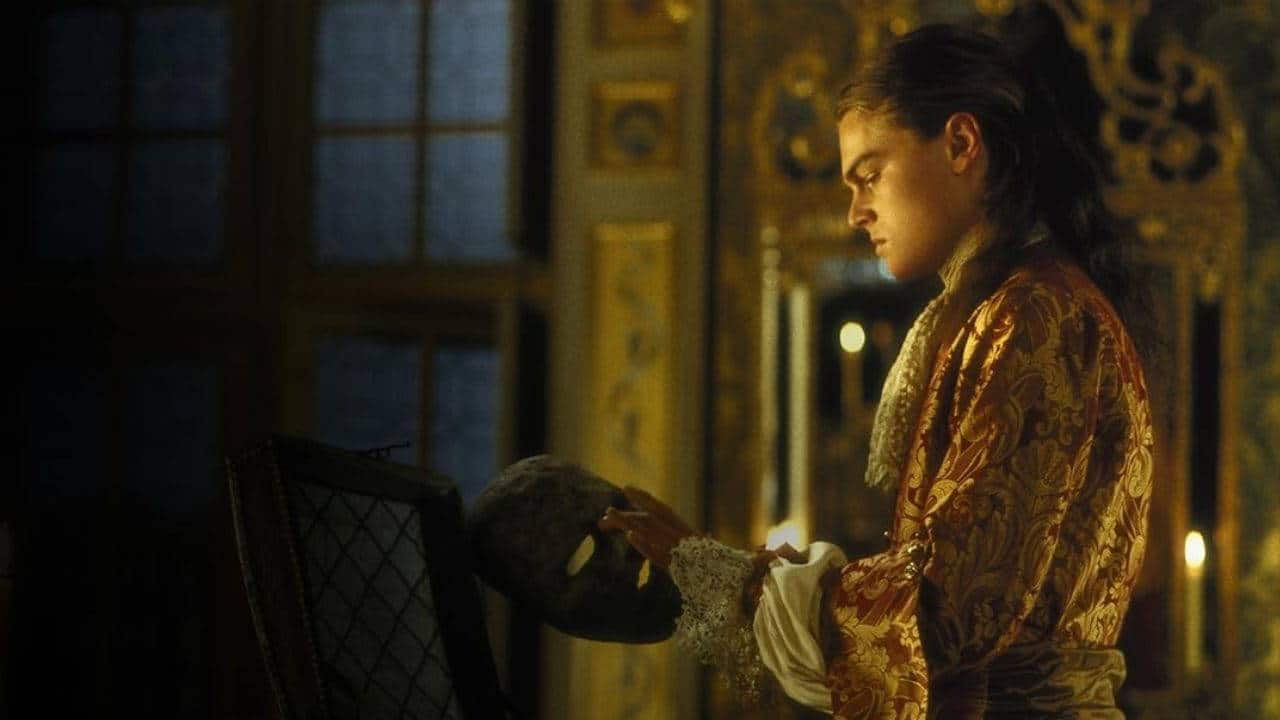 Demir Maskeli Adam filminin konusu ve oyuncu kadrosu