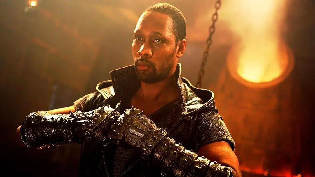 Demir Yumruklu Adam Filmi: Konusu, Oyuncuları ve IMDb Puanı