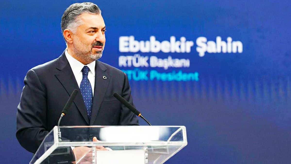 İlk Talimat Kızının İstifası Oldu