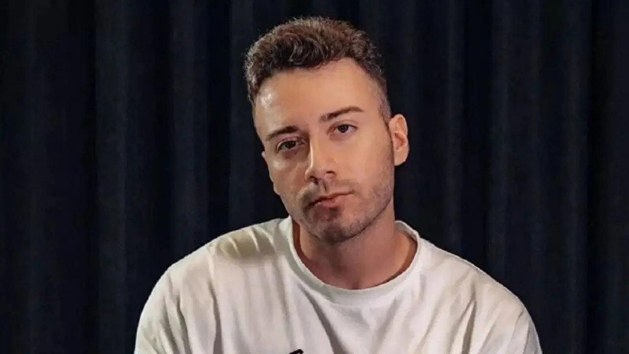 Enes Batur hakkında yakalama kararı ve yaşamı