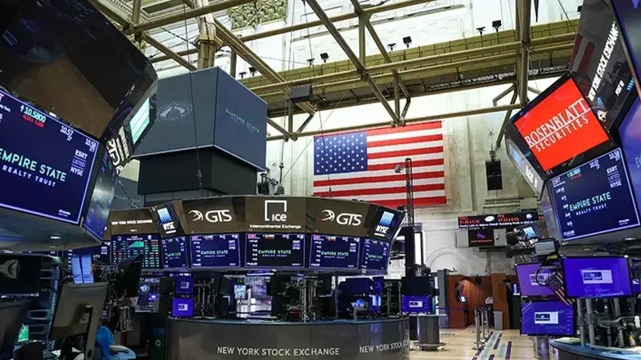 Fed faiz kararı öncesinde ABD borsaları karışık seyretti