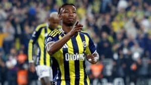 Fenerbahçe, Süper Lig'de Göztepe ile 1-1 berabere kalarak iki puan