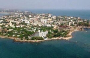 Gine'nin bayrağı, coğrafyası, nüfusu ve ekonomisi hakkında özet bilgileri keşfedin.