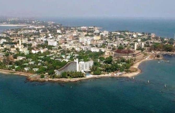 Gine Bayrağı, Coğrafyası, Nüfusu ve Ekonomisi Hakkında Bilgiler