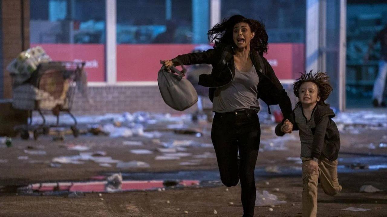 Greenland: Son Sığınak filminin yönetmenliğini Ric Roman Waugh üstleniyor. Senaryo ise Chris Sparling’e ait. Peki, Greenland: Son Sığınak filminin konusu nedir, oyuncuları kimlerdir? İşte detaylar...