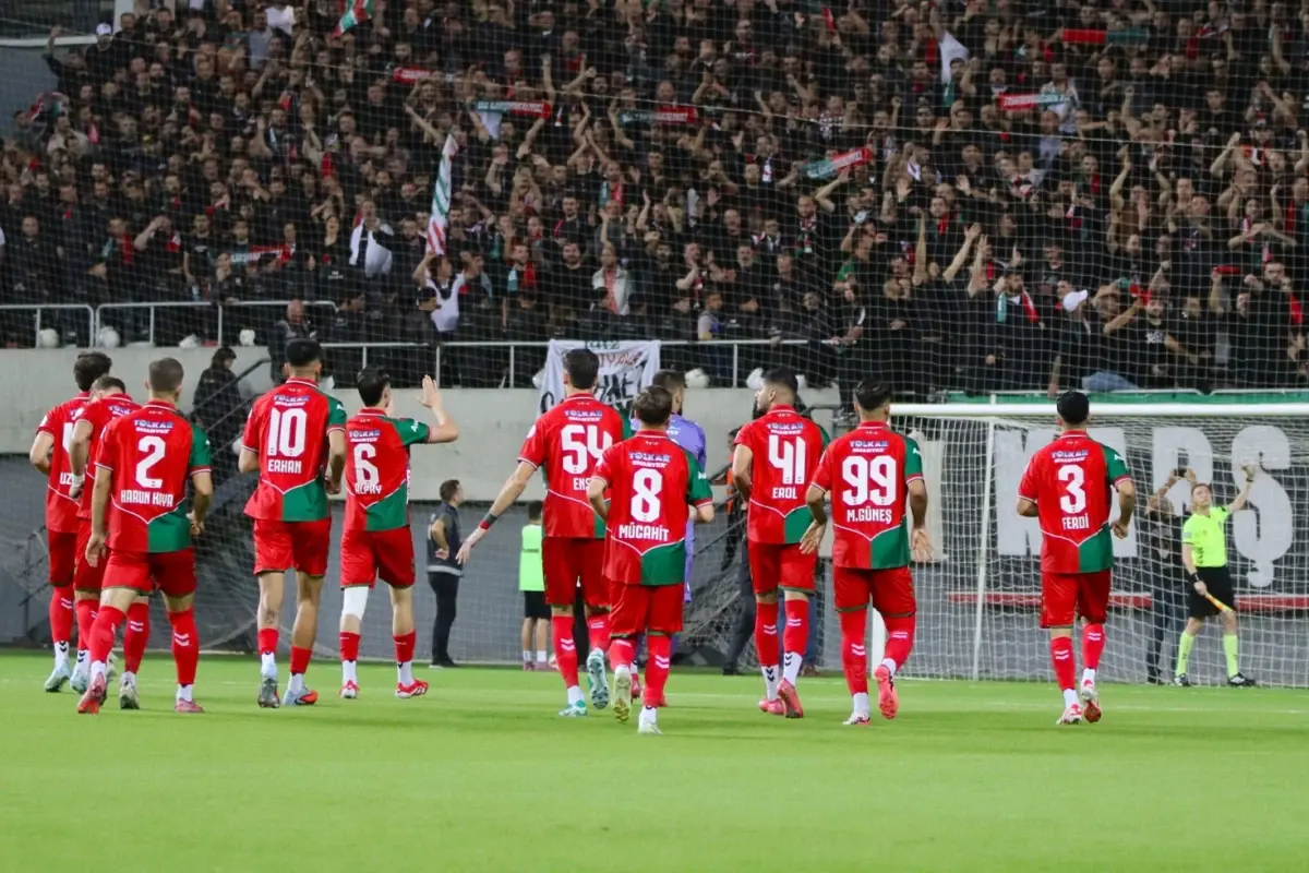 Karşıyaka Son Haftalardaki Düşüşle Şampiyonluk Yarışında Geriledi