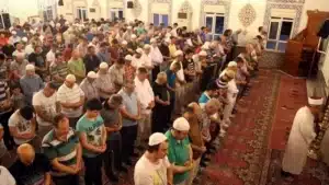 Namazda okunan kısa sureler ve anlamlarıyla duaları keşfedin. Ezberlemesi kolay,