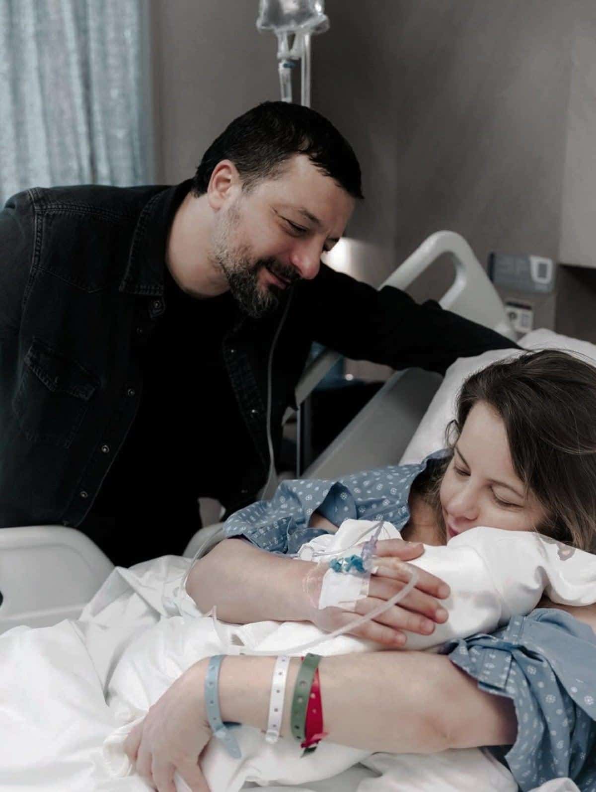 Mehmet Erdem ve Vildan Atasever İlk Bebeklerini Karşıladı