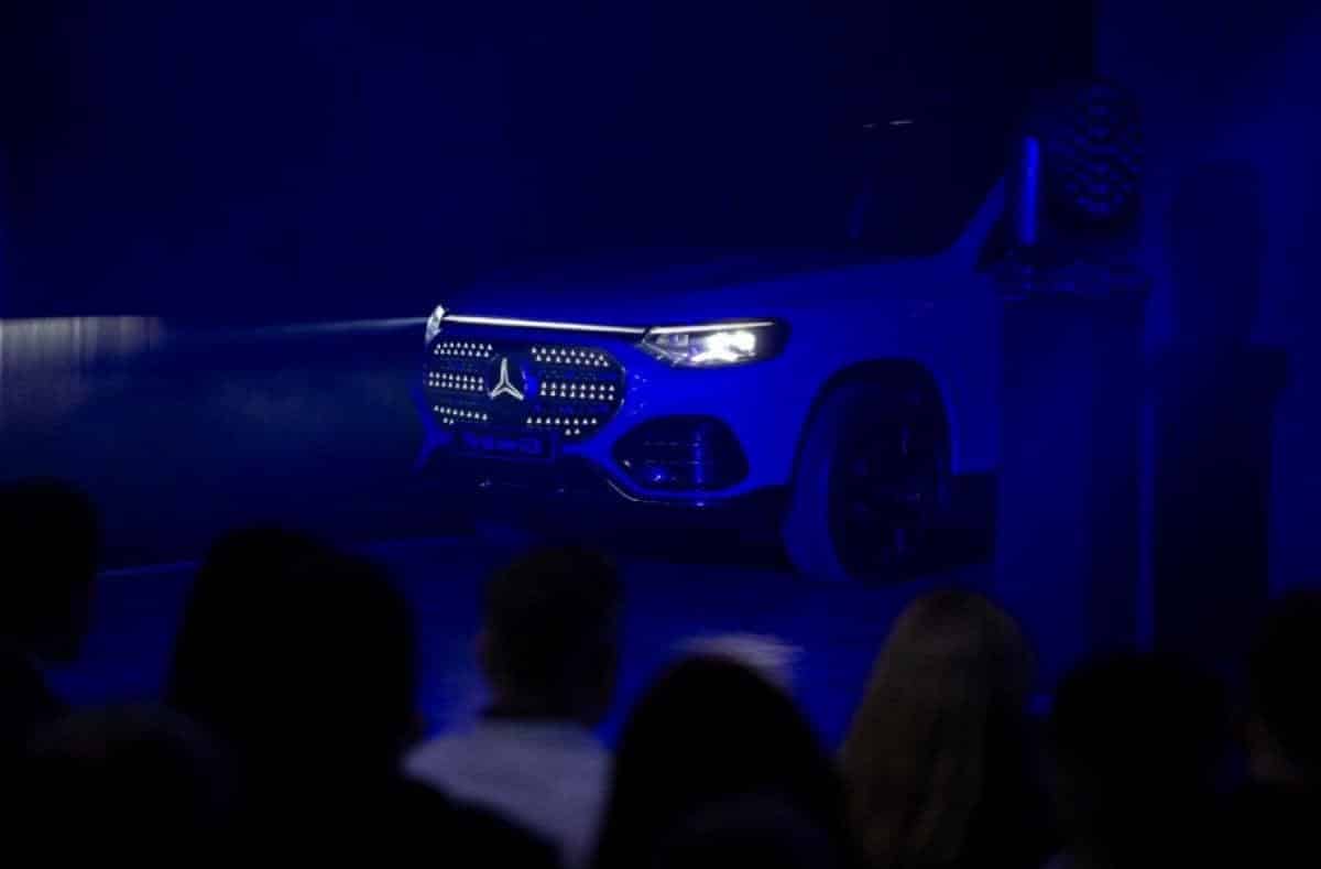 Mercedes-Benz'in Macaristan'daki Elektrikli GLB Hamlesi