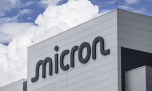 Micron, Singapur'da yeni 3D NAND çip fabrikasının temelini atarak ileri