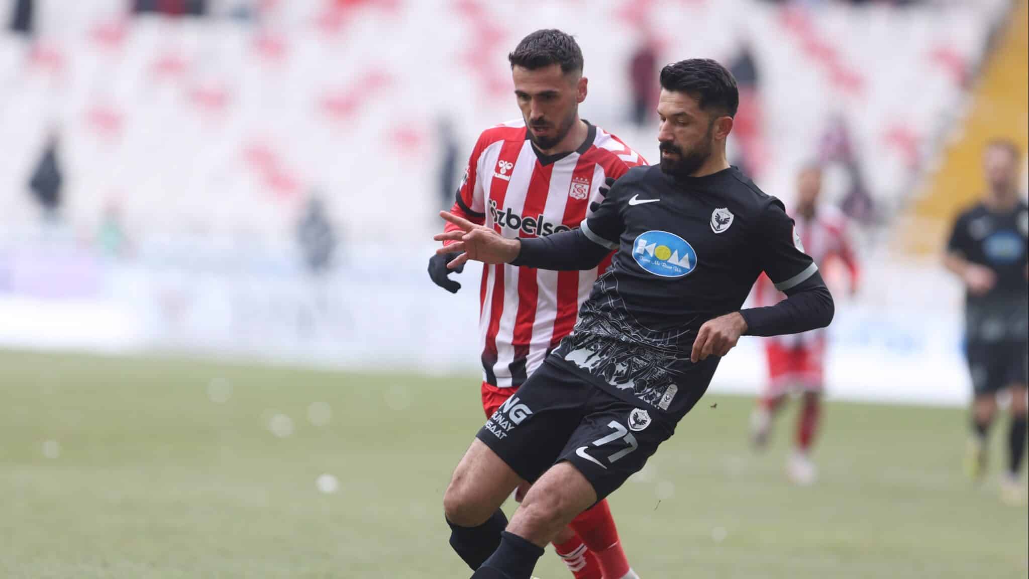 Sivasspor-Amedspor maçında ofsayt tartışması ve hakem istifası