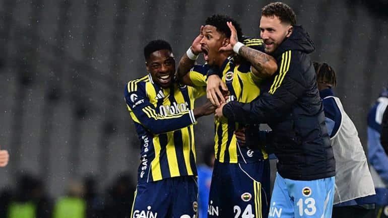 Fenerbahçe Galatasaray'ı Olimpiyat Stadyumu'nda Mağlup Etti