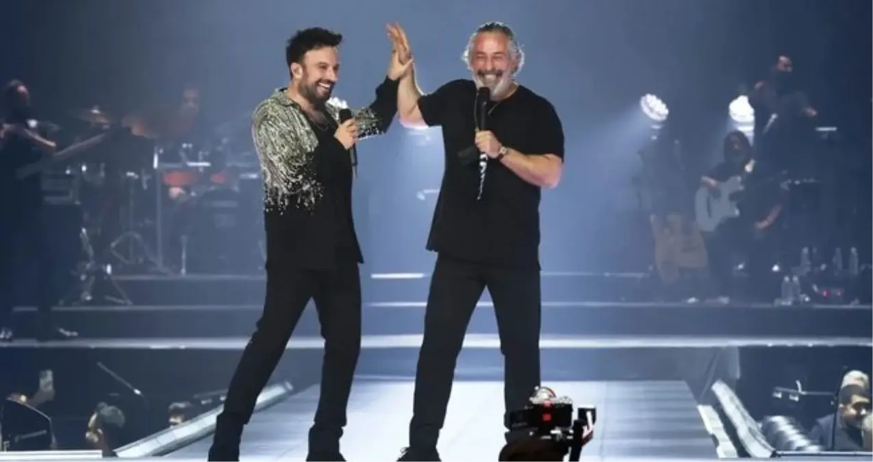Tarkan ve Cem Yılmaz Sahnede Sürpriz Düetle Gündem Oldu