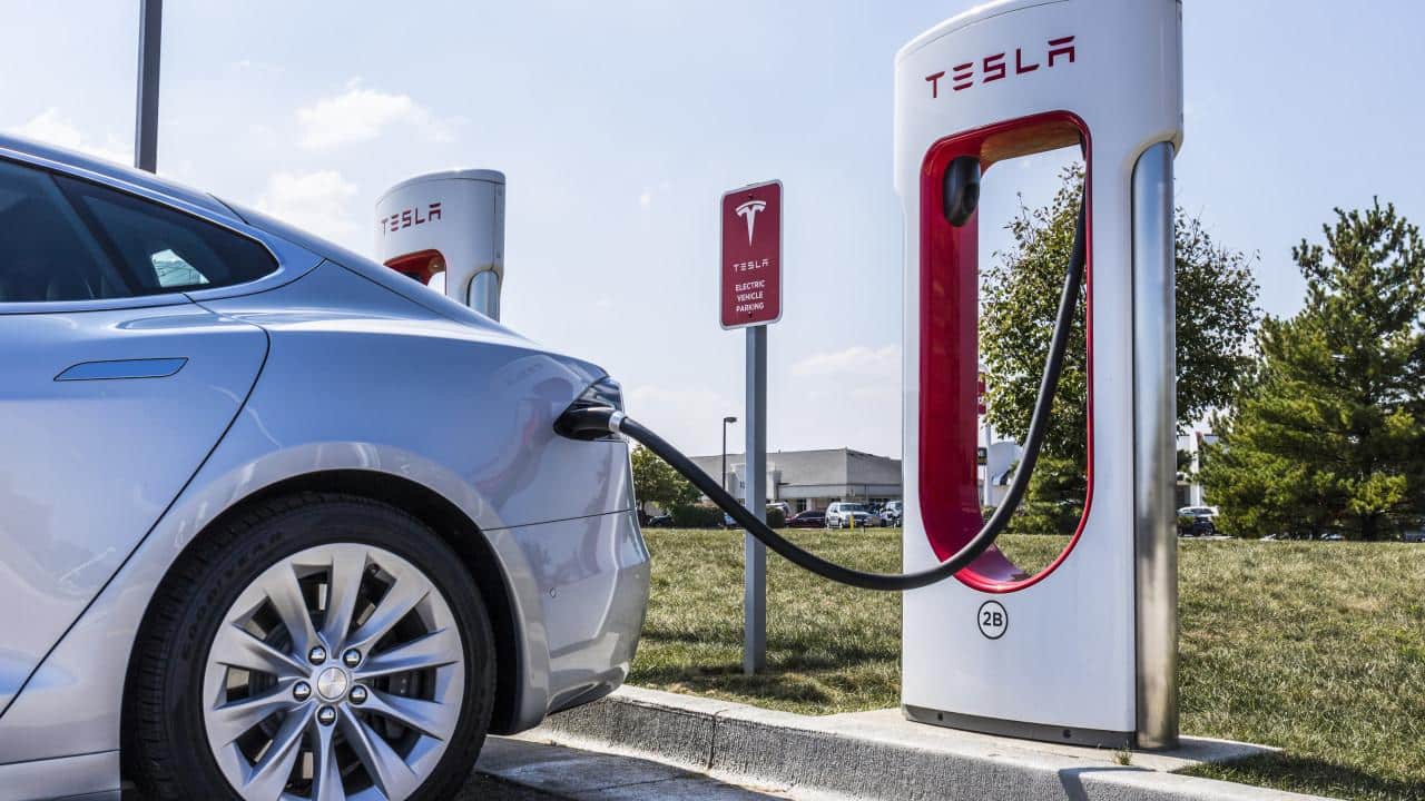 Tesla, Türkiye’de Elektrikli Araç Şarj Ağı İçin Yatırımlarını Sürdürüyor