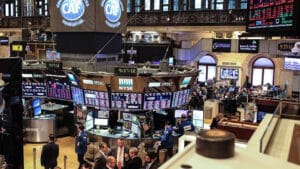 ABD'deki tarife belirsizliği yatırımcı güvenini sarstı, piyasalarda negatif dalgalanmalar yaşandı.