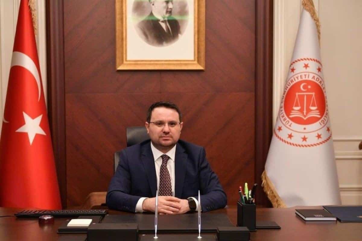 Akın Gürlek Kimdir?