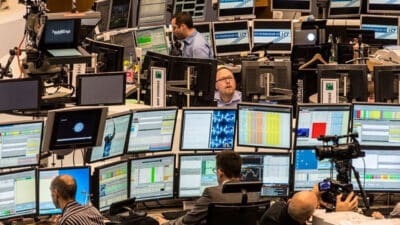 Avrupa borsaları haftanın ilk işlem gününü karışık seyirle tamamladı. Endekslerde