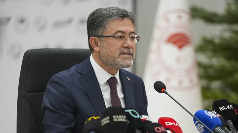 Bakan Yumaklı sel mağduru üreticilere destek verdi
