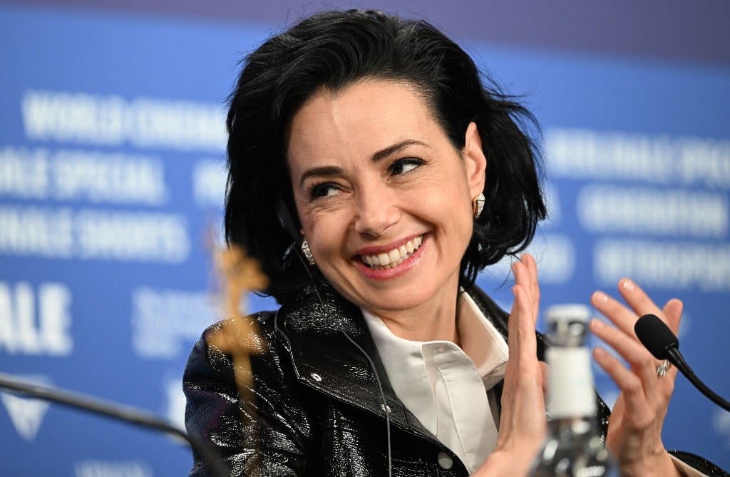 Berlin’de Özgü Namal’dan Türkiye Mesajı: ‘Zorunluluk Değil, Tercih’