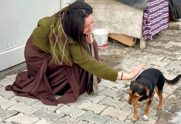 Malatya'da Depremzede Fatma Arat ve Boncuk'un Hikayesi
