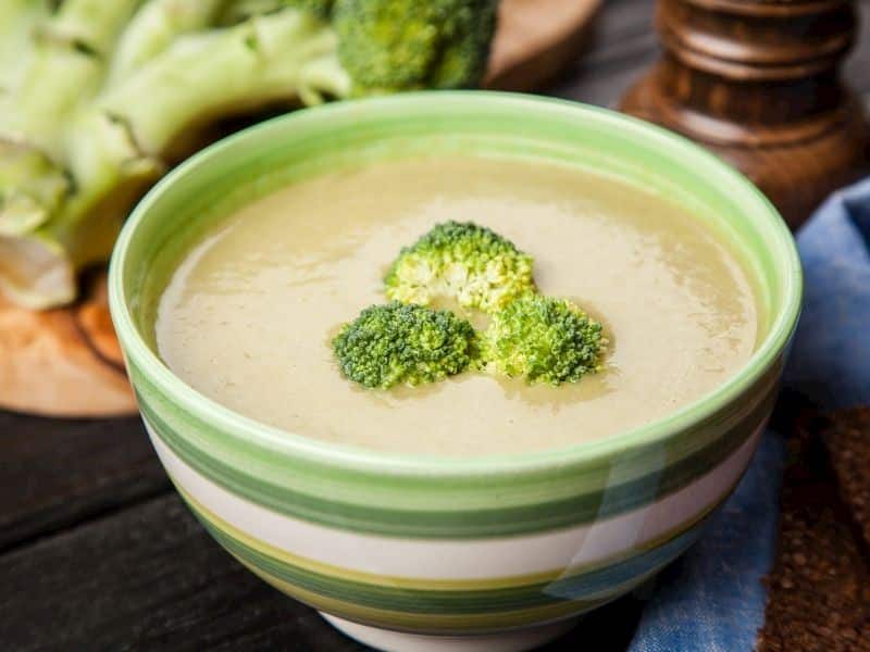 Lezzetli ve sağlıklı brokoli çorbası tarifi! Adım adım hazırlama detaylarıyla