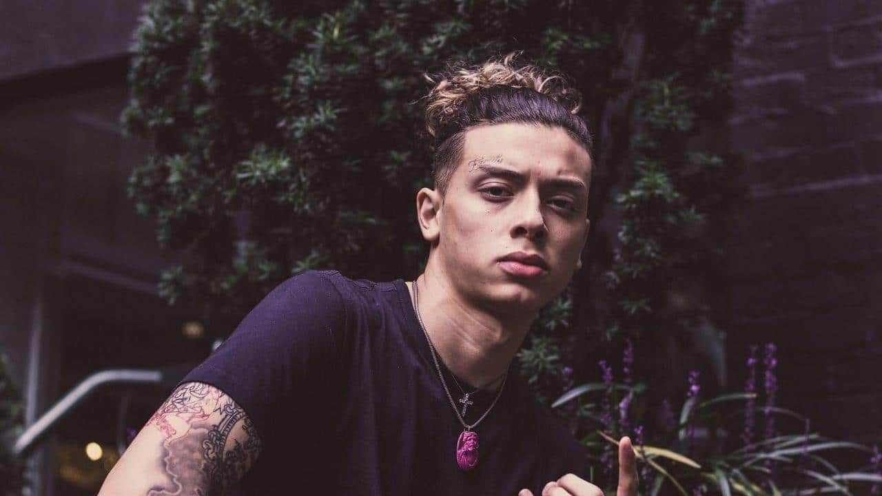 Central Cee hakkında sosyal medyada ortaya atılan iddialar geniş yankı uyandırdı. Peki, Central Cee kimdir? Rapçinin yaşını, kökenini ve Central Cee Müslüman mı oldu sorusunun cevabını birlikte inceleyelim.