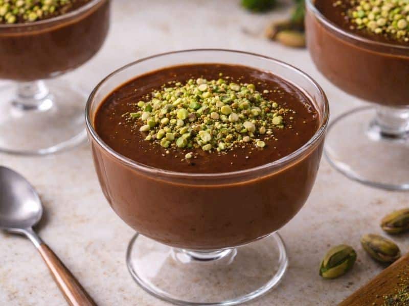 Kremamsı dokusuyla nefis çikolatalı sütlaç tarifi ve kolay malzeme listesi.