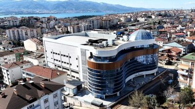 Derince Belediyesi’nin yeni hizmet binasında sona yaklaşan çalışmalarda modern ve