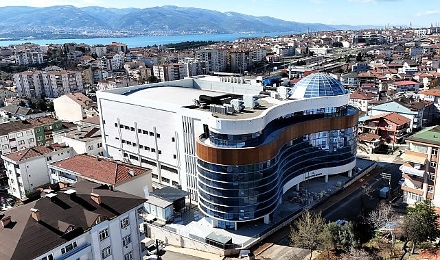 Derince Belediyesi’nin yeni hizmet binasında sona yaklaşan çalışmalarda modern ve