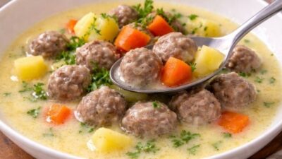 Ekşili köfte tarifi ve yapılışıyla pratik, lezzetli ve geleneksel bir