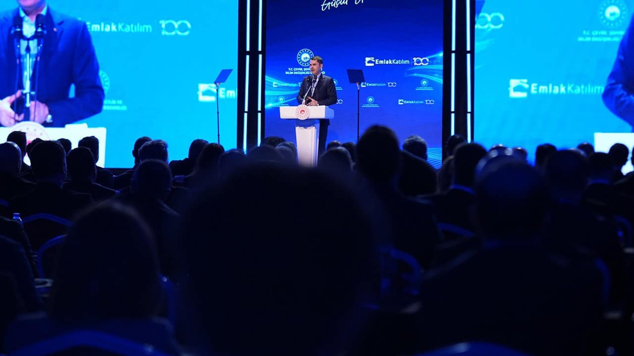 Emlak Konut’tan Yöneticiler Zirvesi: Bakan Kurum’dan Köklü Geçmiş, Güçlü Gelecek Vurgusu