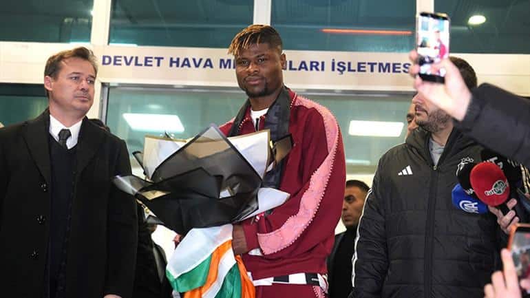 BEŞİKTAŞ GİBİ BÜYÜK BİR KULÜBÜN PARÇASI OLMAK BENİ ETKİLEDİ