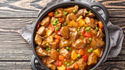 Etli bezelye yemeği tarifi, pişirme püf noktaları ve malzeme alternatifleriyle