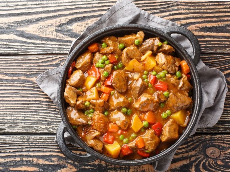 Etli bezelye yemeği tarifi, pişirme püf noktaları ve malzeme alternatifleriyle