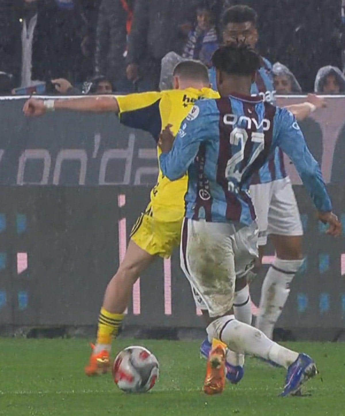 Fenerbahçe'den Trabzonspor'un golü öncesine faul itirazı!