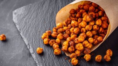 Fırınlanmış nohut cipsi tarifiyle sağlıklı ve çıtır atıştırmalık yapın. Farklı